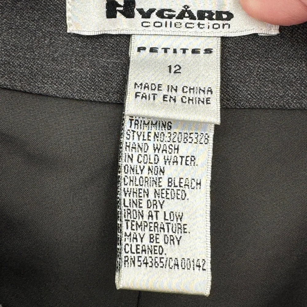 Peter Nygrard Gray‎ Embroidered Straight Skirt Size 12P EUC Geometric Design
